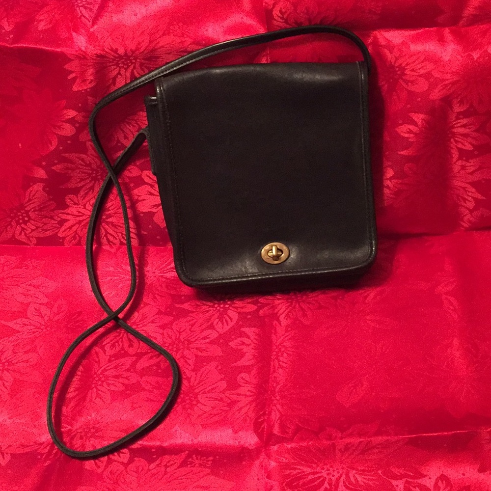 Vintage Coach Black compact pouch crossbody 9620